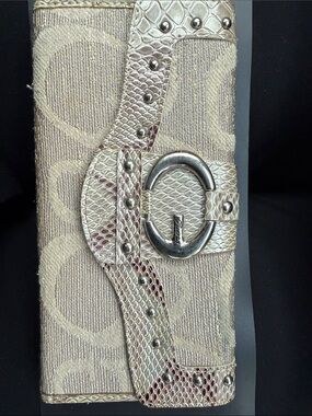 Vintage Guess Cream Trifold Wallet